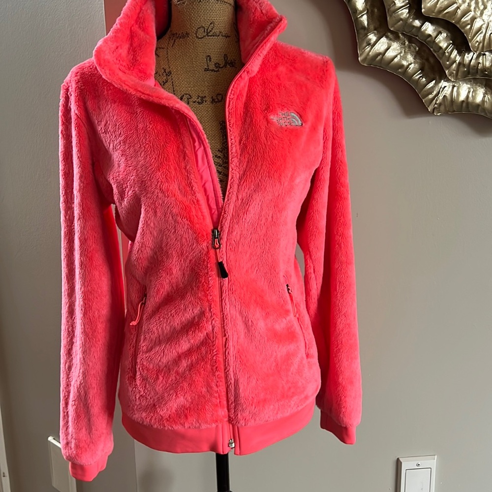 Like new bright coral women’s North Face Fleece jacket size small
